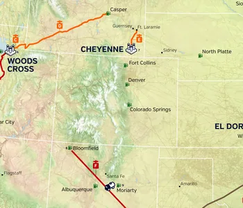 Terrain map of refineries and pipelines around Cheyenne and Denver